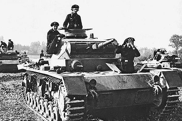 PzIII AusfD Польша сентябрь 1939 года Теоретически механикводитель и - фото 6