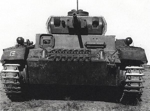 Tauchpanzer III Характерные фланцы вокруг маски пушки и пулемёта - фото 27