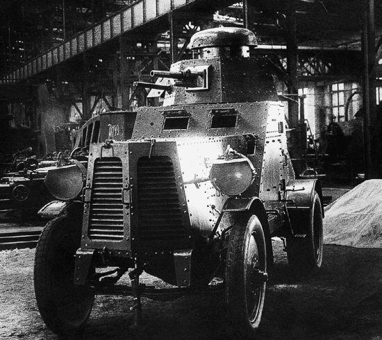 Опытный образец бронеавтомобиля БА27 в цеху завода АМО Москва март 1928 - фото 2