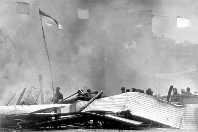 Баррикада на Смоленской площади 2 октября 1993 года Фотограф Питалёв И Фото - фото 11