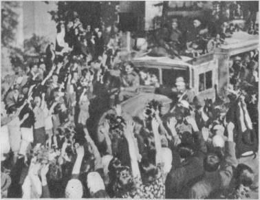 Ликующая Чехословакия встречает своих освободителей Примечания 1 Архив МО - фото 49