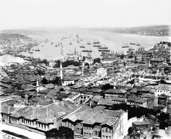 Константинополь Вид с башни Сераскир Послышался шорох и Настя быстро укрылась - фото 3