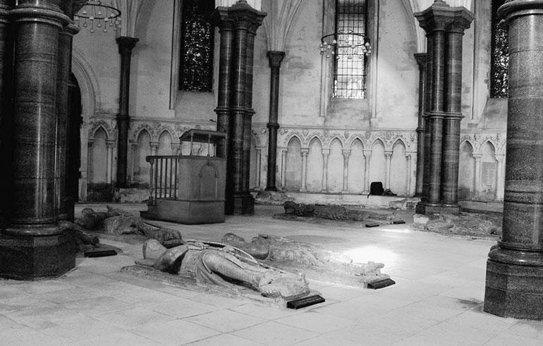 Интерьер церкви рыцарейтамплиеров в Лондоне Многие состоятельные покровители - фото 12