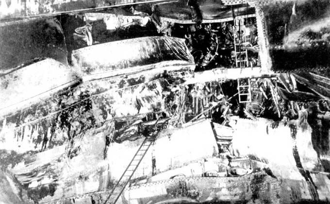 Взрывом торпеды на Канберре было убито 23 человека в корпусе образовалась - фото 47