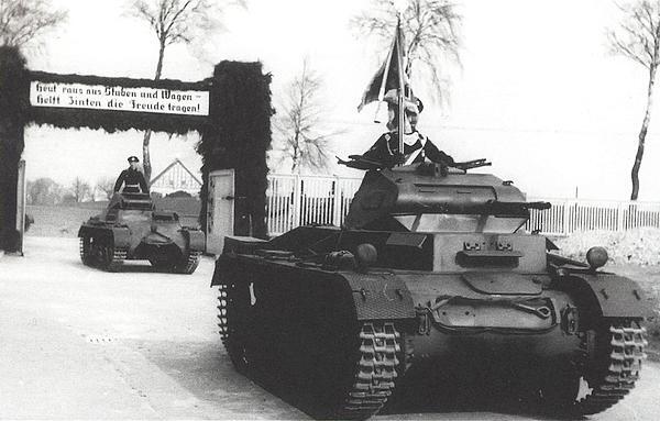 Лёгкие танки PzII AusfB и PzI AusfB из состава 1го батальона 10го - фото 2