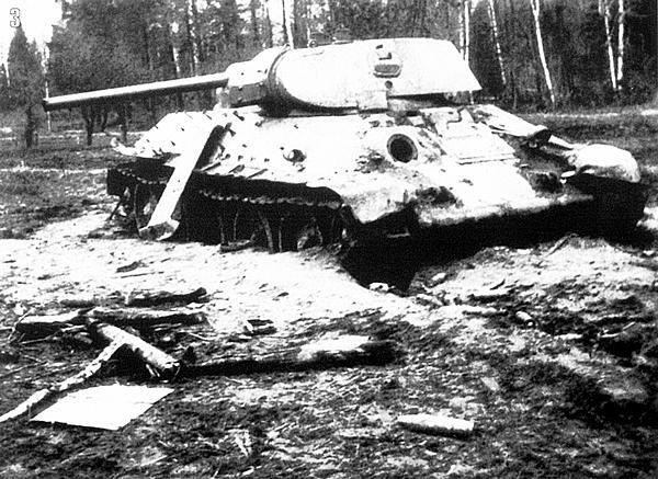 Танк Т34 из состава 4й танковой бригады М Катукова подбитый в боях между - фото 4