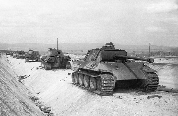 Уничтоженная огнём из засады колонна из шести пантер AusfА и AusfG - фото 360