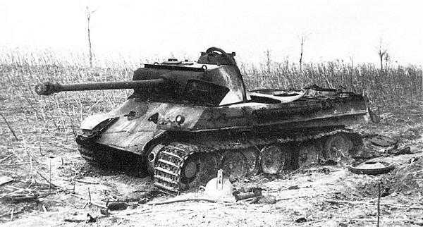 Уничтоженная внутренним взрывом Пантера AusfG Венгрия 3й Украинский - фото 364