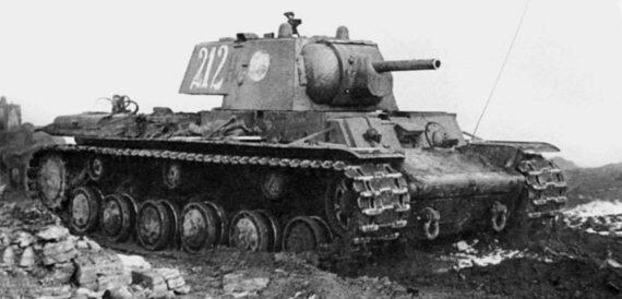 Советский тяжелый танк КВ1 с пушкой Ф32 Из воспоминаний наших танкистов - фото 8