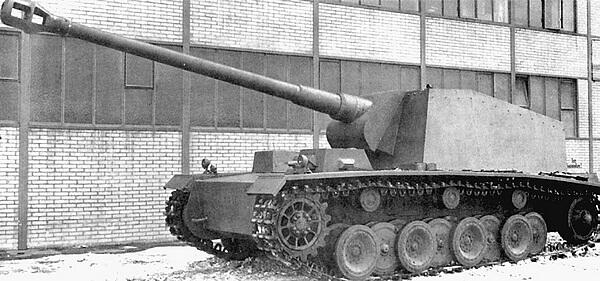 Самоходноартиллерийская установка 128cm PanzerSelbstfahrlafette V во дворе - фото 4