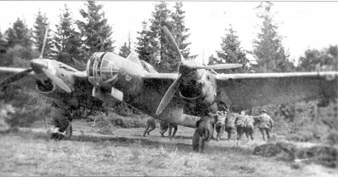 СБ2 М103 укатывают в лес после посадки Работа над новым бомбардировщиком - фото 2