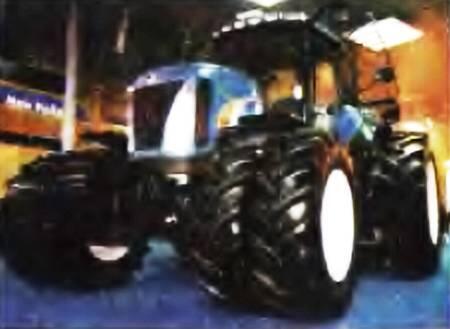 Тракторов на резиновом ходу было на выставке немало Машины НАМИпривлекали - фото 1