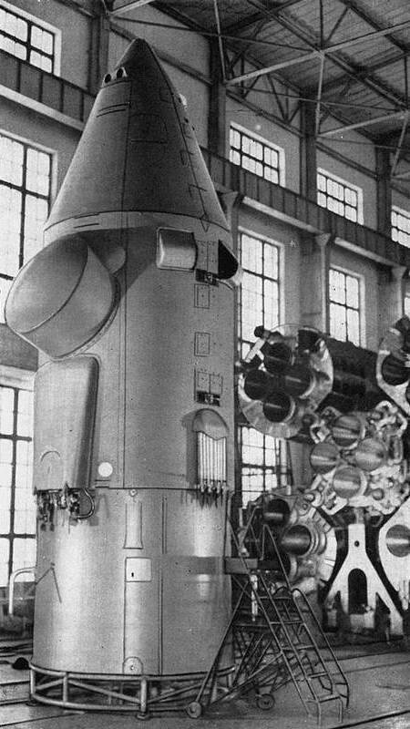 Пилотируемый космический корабль Восход с головным обтекателем Подъем - фото 24