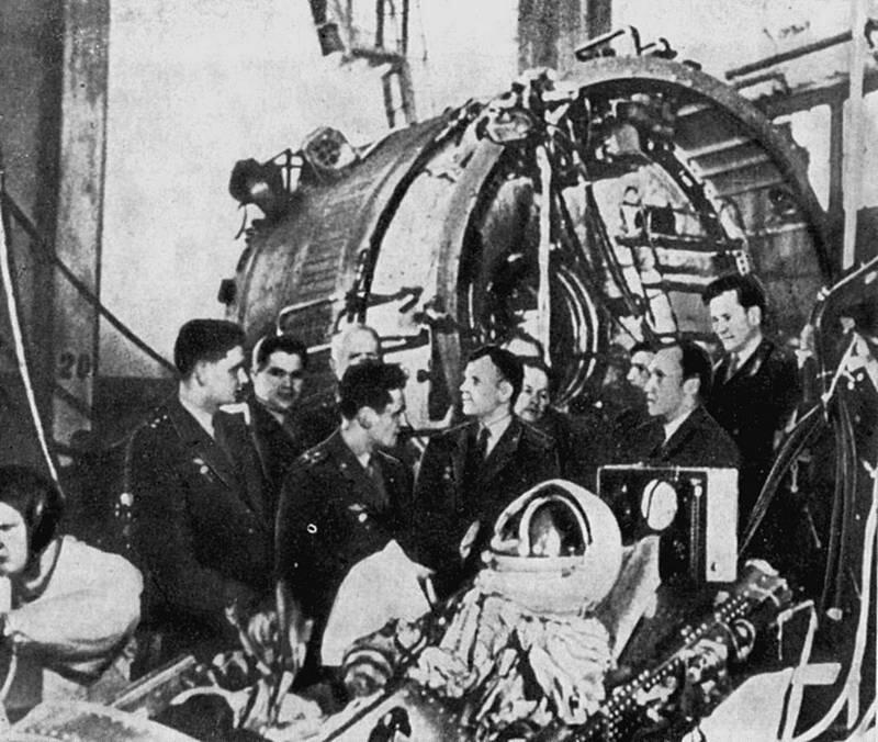 Первое посещение Байконура Март 1961 г Космонавты у Королева в Явейной - фото 26
