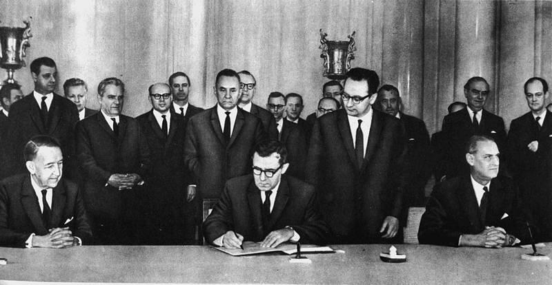Подписание первого в истории международного договора О принципах деятельности - фото 36