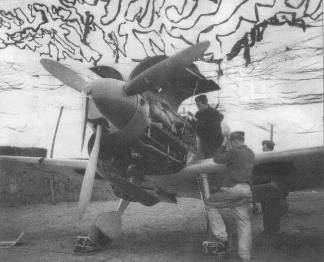Подготовка к боевому вылету Me 109F2 принадлежавшего майору Вернеру Мёльдерсу - фото 2
