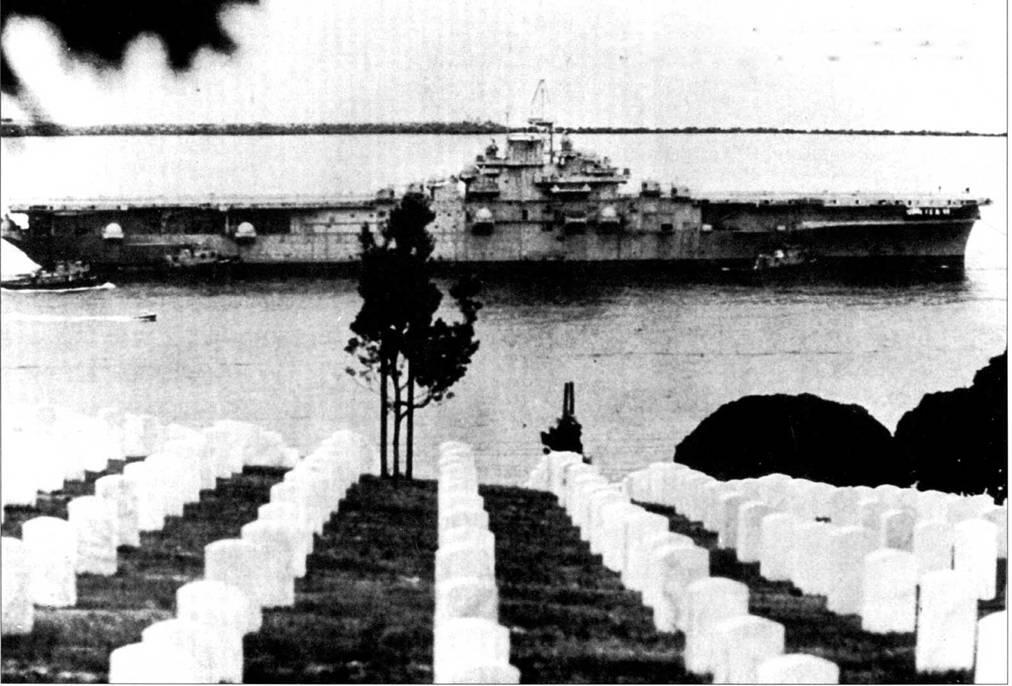 Авианосец CV17 Банкер Хилл покидает СанДиего июль 1973 г авианосец уходит - фото 107