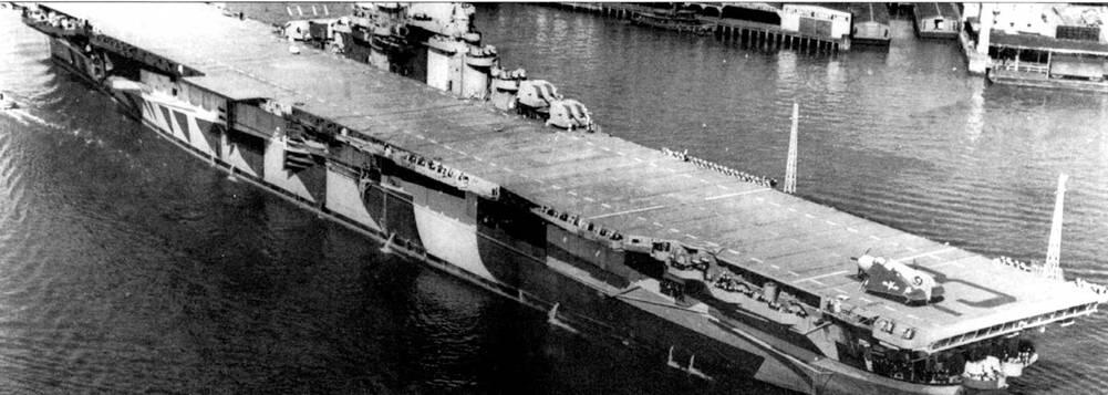 Авианосец CV13 Франклин под парами на реке Элизабет 21 февраля 1944 г - фото 14