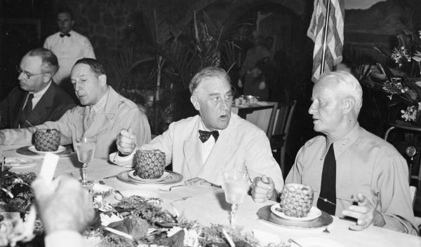 Макартур Рузвельт и Нимиц в ПерлХарборе 26 июля 1944 г Высадка - фото 61