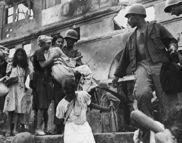 Филиппинские женщины спасенные во время битвы за Манилу февраль 1945 г - фото 70