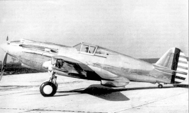 АP40 38010 представлял собой Р36 с рядным двигателем На снимках самолет в - фото 17