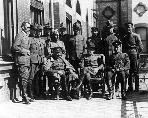 Атаман Семенов с офицерами штаба и офицерами американской армии Атаман - фото 22