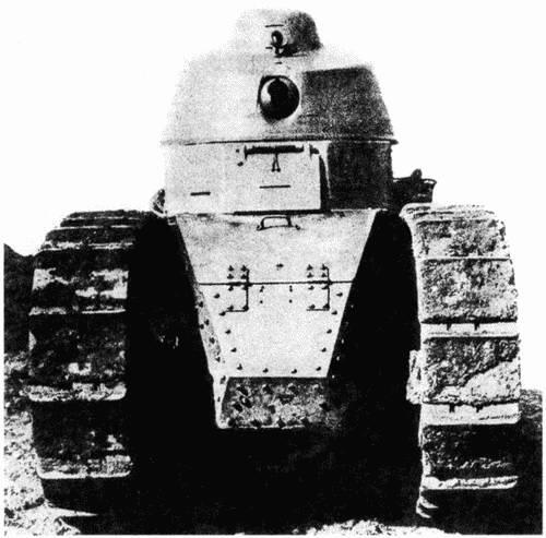 Прототип танка Рено FT вид спереди Бийанкур весна 1917 года Машина имеет - фото 3