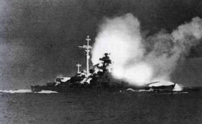 Бисмарк ведет огонь по британскому линейному крейсеру Худ и британскому - фото 1
