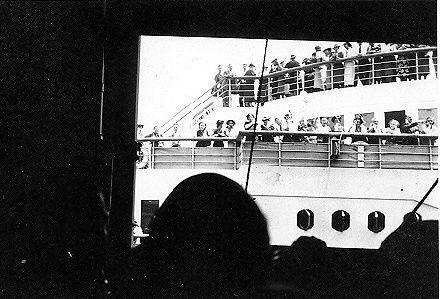 Photo Below SS Normandie departure with passengers at the rail Photo Below - фото 4