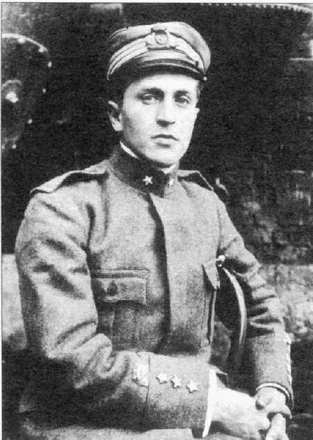 Лейтенант Раффаэле Паолуччи В феврале 1918 года тогда совсем юный Паолуччи - фото 16