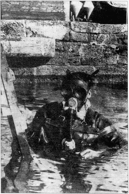 Боевой пловец у опоры моста Схема района Ремагена Между тем две другие - фото 91