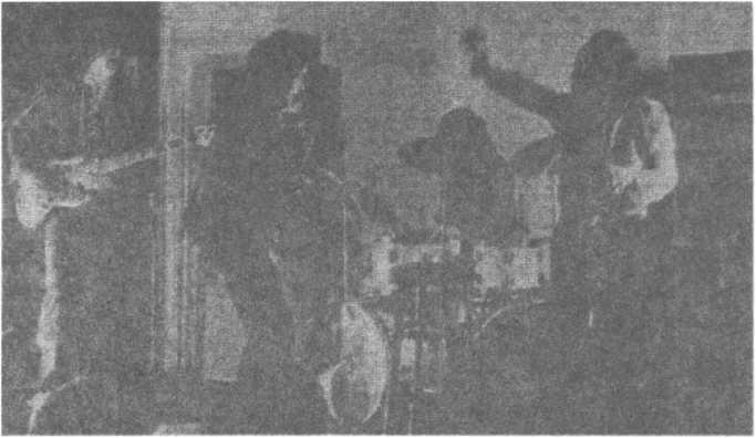 Первое публичное выступление группы состоялось 9 апреля 1969 года в лондонском - фото 4
