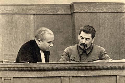 Тридцать лет страшась и восторгаясь он наблюдал Сталина прежде чем пришел к - фото 6