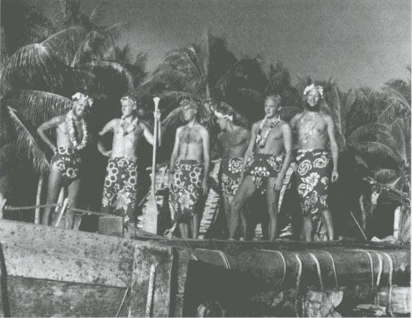 Под пальмами Экипаж КонТики в лучших полинезийских нарядах после завершения - фото 4