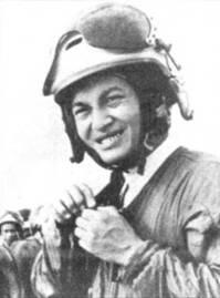 Командир 921го истребительного авиационного полка Тран Хань одним из первых - фото 9