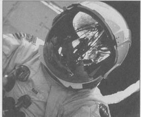 Фантастические грезы наяву посещали многих космонавтов Мы все пловцы в - фото 23
