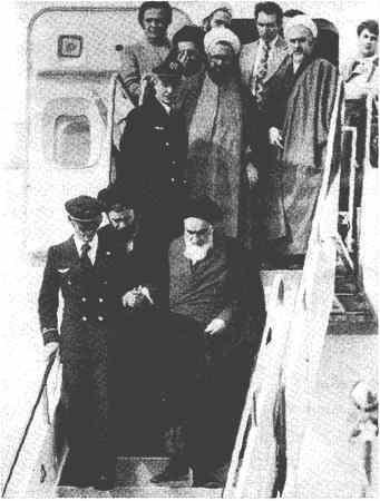 Возвращение аятоллы Хомейни в Иран после 14 лет изгнания одно из ключевых - фото 6