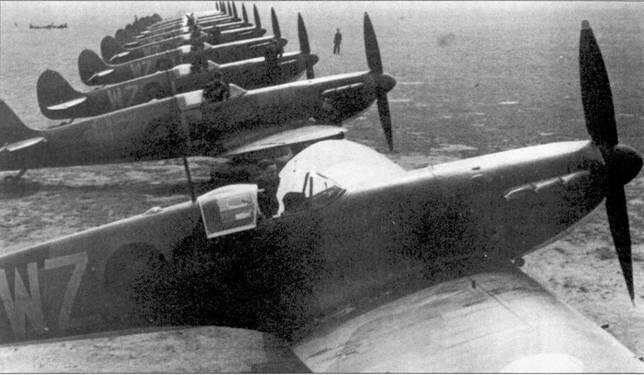 Линия истребителей Спитфайр самого первого выпуски Снимок сделан на - фото 1