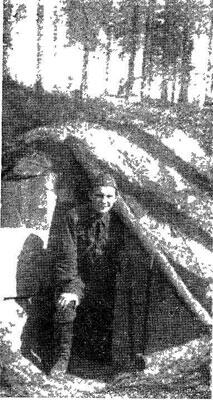 П Н Лукницкий в блиндаже на передовых позициях 81го стрелкового полка 54й - фото 1