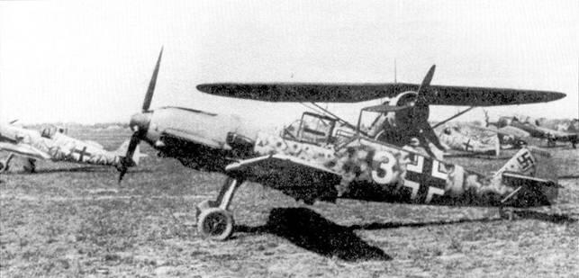 Фротовой аэродром На переднем плане Bf109E адъютанта IIJG54 лейтенанта - фото 14