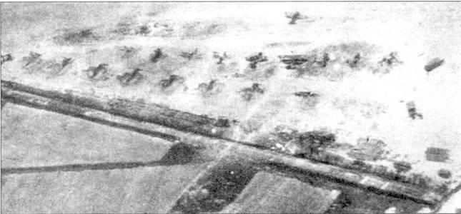 Результат одного из первых ударов по советскому аэродрому от парадной линейки - фото 26