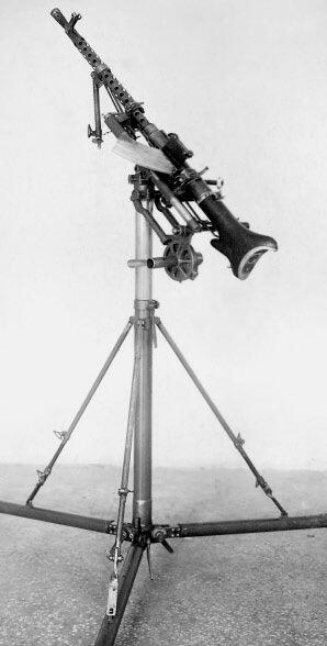 Станковый Солотурн в положении для стрельбы по воздушным целям 8мм - фото 3