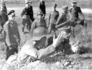 Генераллейтенант А А Власов и представители германского командования - фото 4