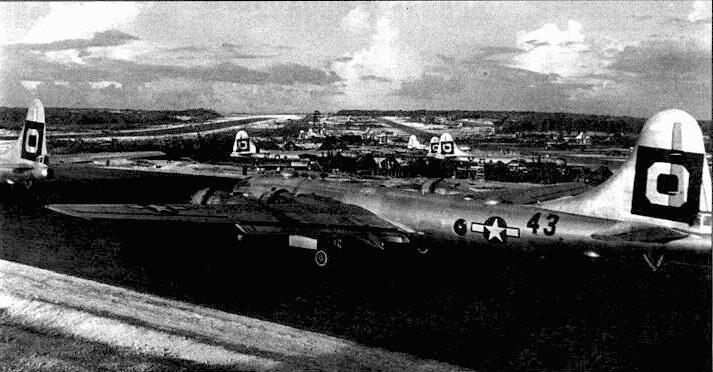Бомбардировщики В29 из 29й бомбардировочной группы на аэродроме НортФилд - фото 2