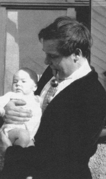 С отцом 1928 г И с матерью П Л Капица матери О И Капице 15 - фото 2