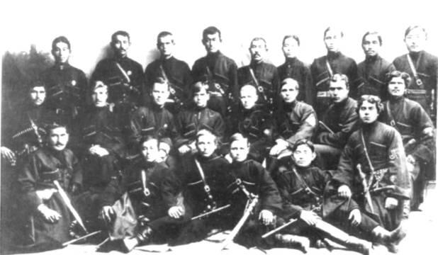 Группа командиров и бойцов казахского национального эскадрона 1919 г - фото 4