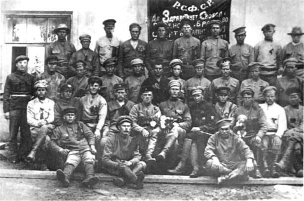 Инженерная часть на Царицынском фронте 1919 г Нарукавные эмблемы вышиты - фото 5
