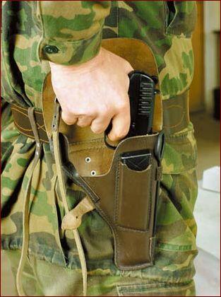 Следует учитывать что ношение пистолета без страховочного пистолетного ремешка - фото 2