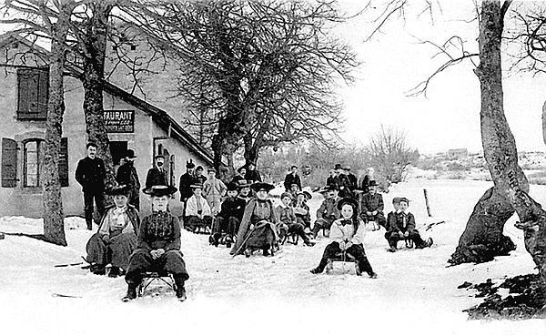 Зимние забавы французской молодежи Открытка начала ХХ века Именно в стенах - фото 16