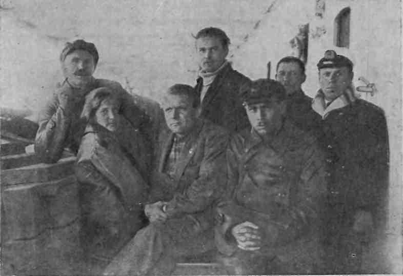 Колония о Врангеля завезенная в 1929 г Сидят слева Власова Минеев - фото 7